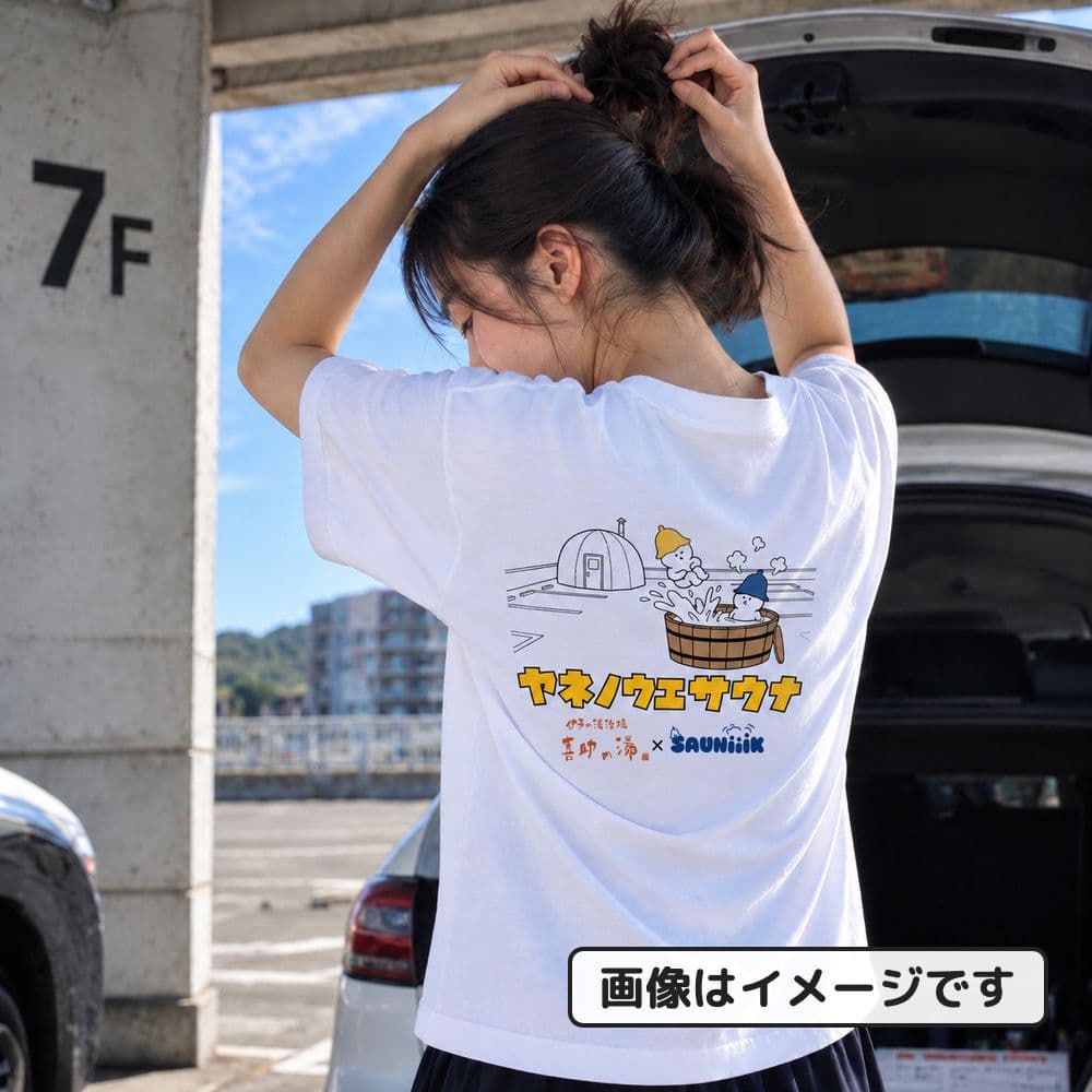Tシャツを着たところ。背中のイラスト